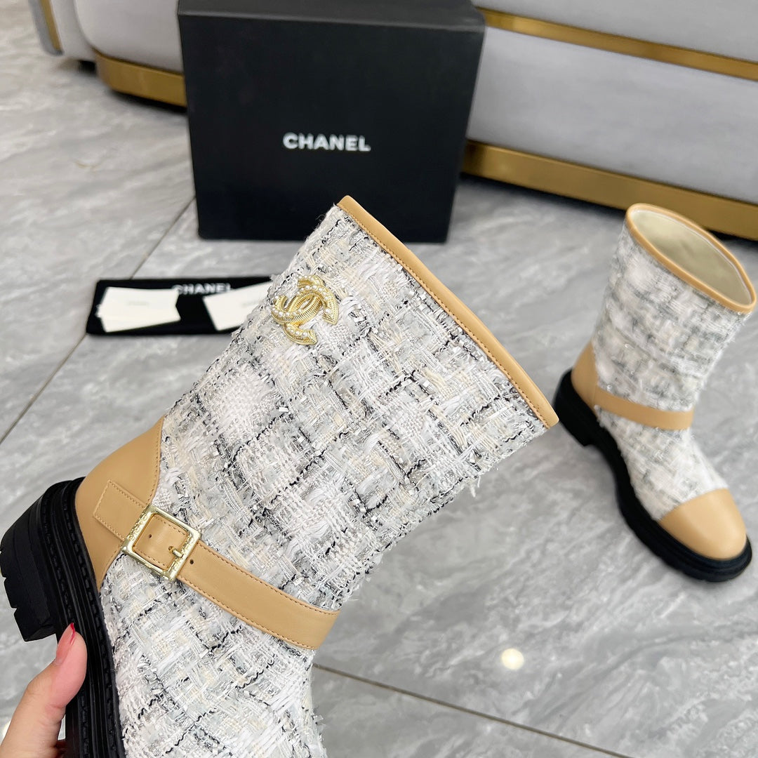 CHANEL 25S MID-CALF BOOTS 45MM IN LIGHT BROWN CALFSKIN AND WHITE TWEED GOLD HARDWARE