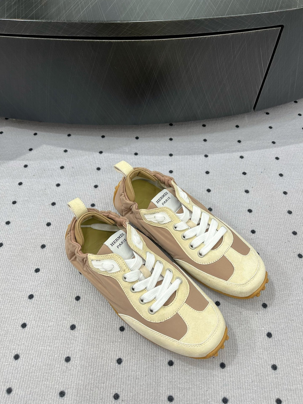 HERMES TRAIL SNEAKER IN BISQUE MIX FRENCH BEIGE SUEDE