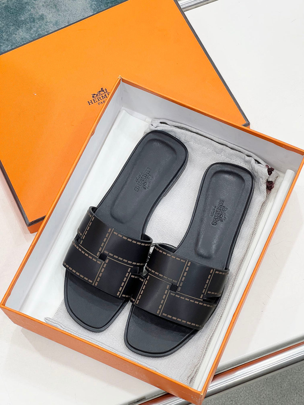 HERMES IDIOMA SANDAL IN BLACK CALFSKIN